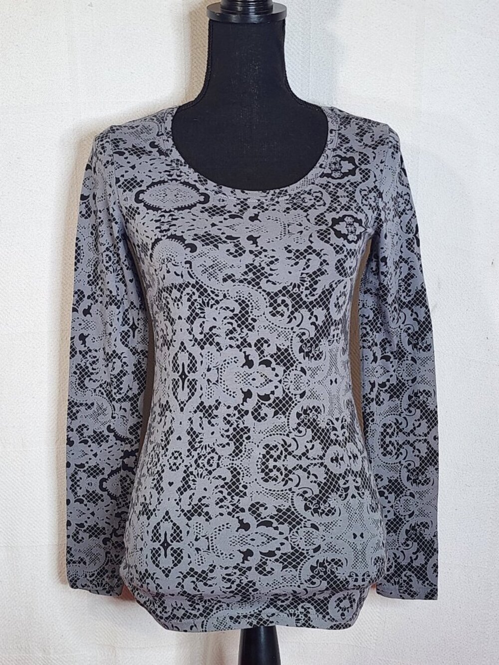 No Boundaries Black Gray Lace Print Cotton Span Long Sleeve Crew Neck Top Size S